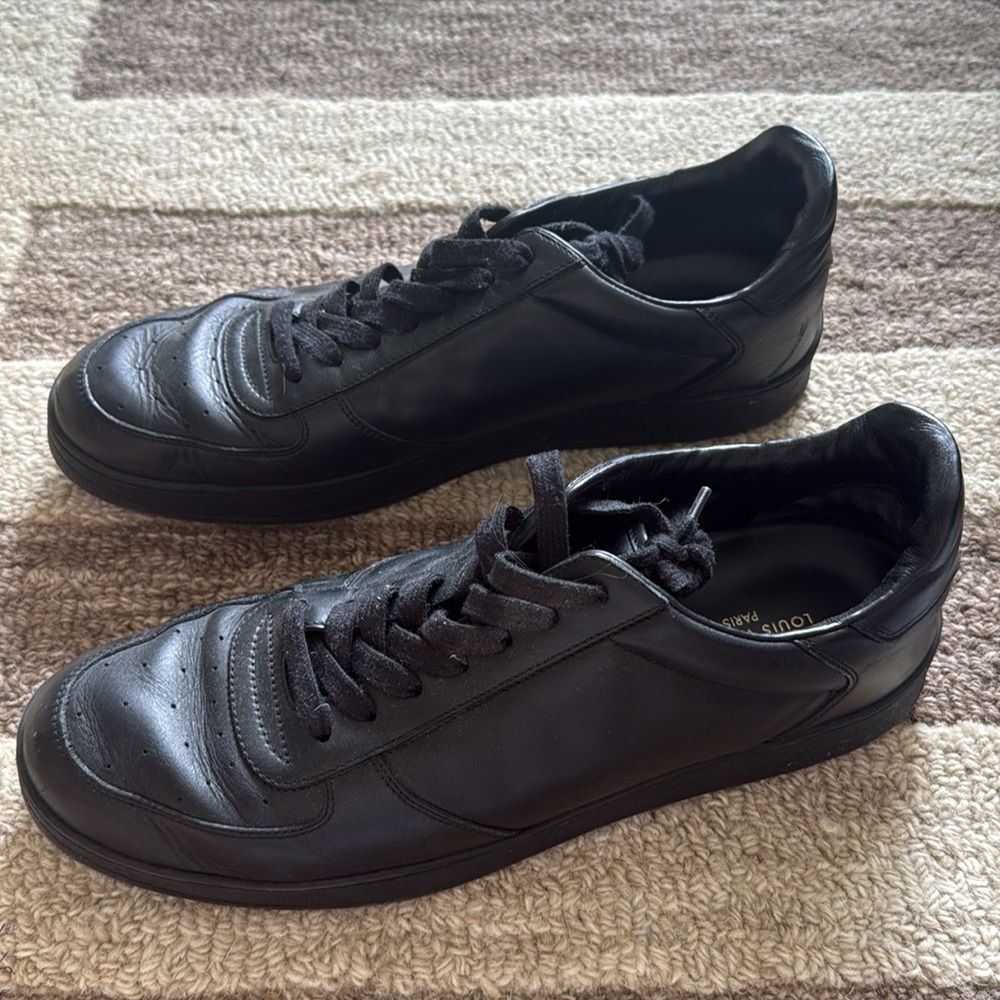 Men's Louis Vuitton Sneakers - Picture 2 of 5